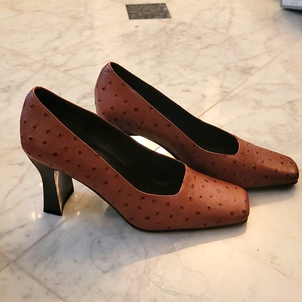 Valerie Stevens Leather Heels | Size 7 Wms